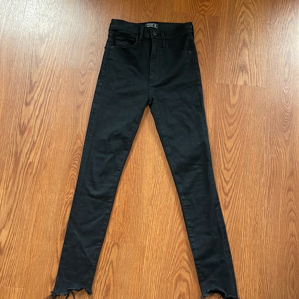 Abercrombie & Fitch ultra high rise super skinny jeans size 00/24 Short